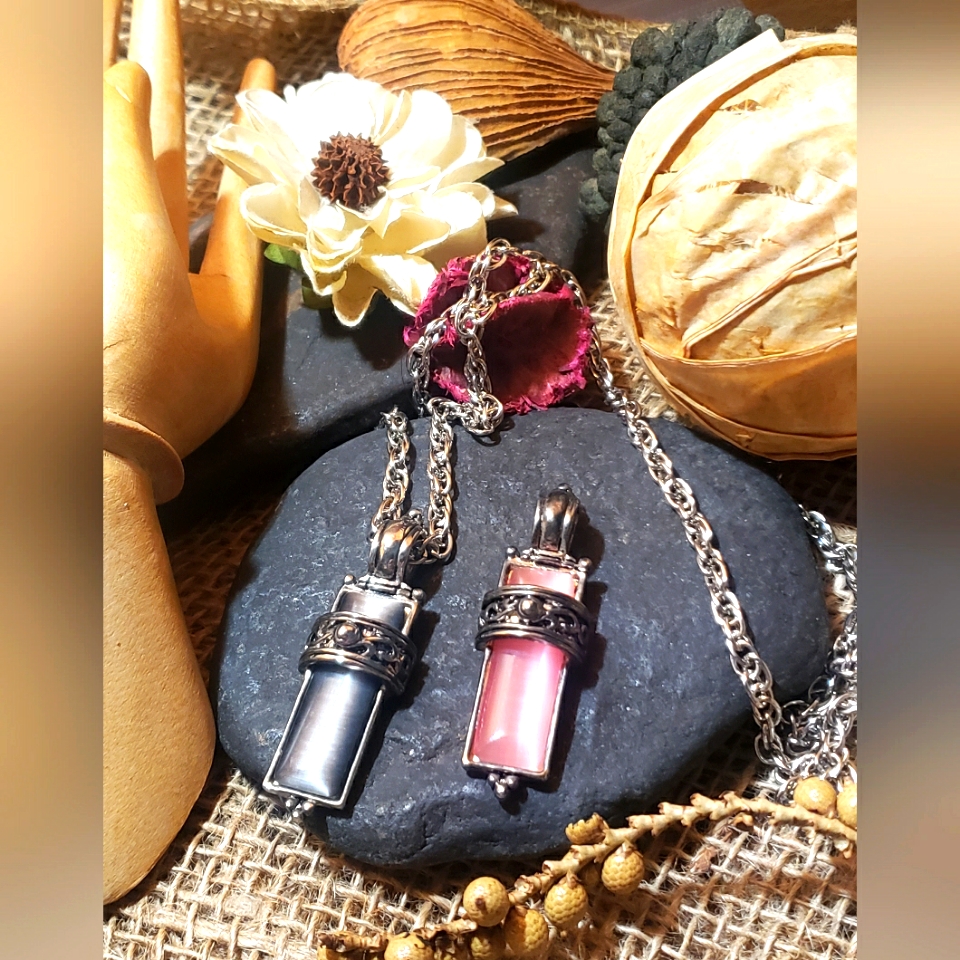 Silver Tone Necklace